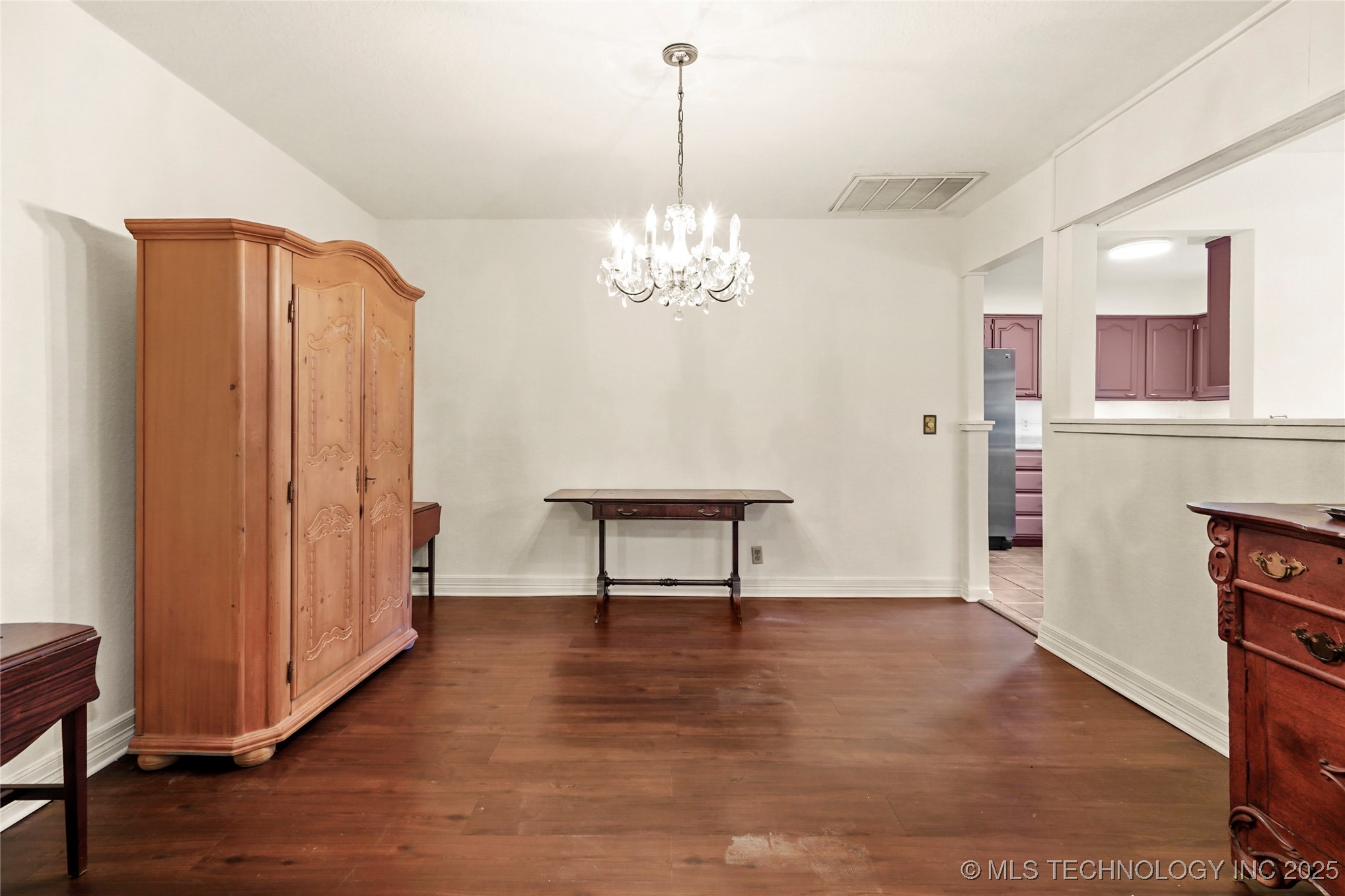 8131 S Jamestown Avenue Property Photo 6