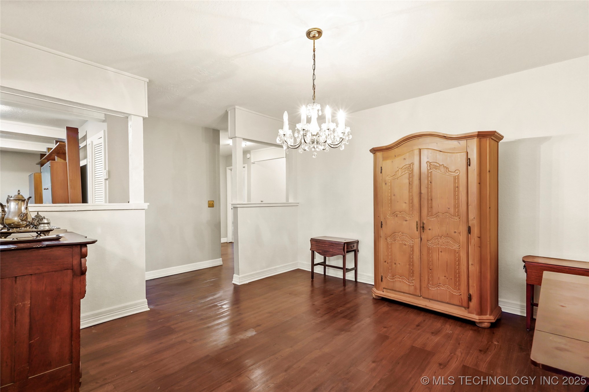 8131 S Jamestown Avenue Property Photo 7