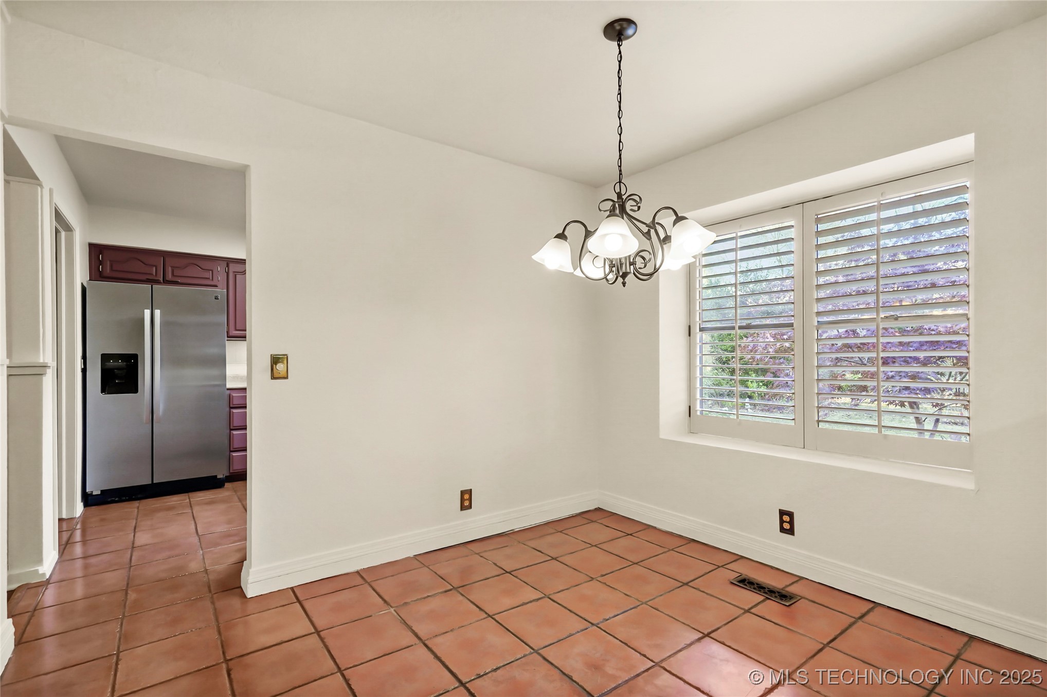 8131 S Jamestown Avenue Property Photo 8