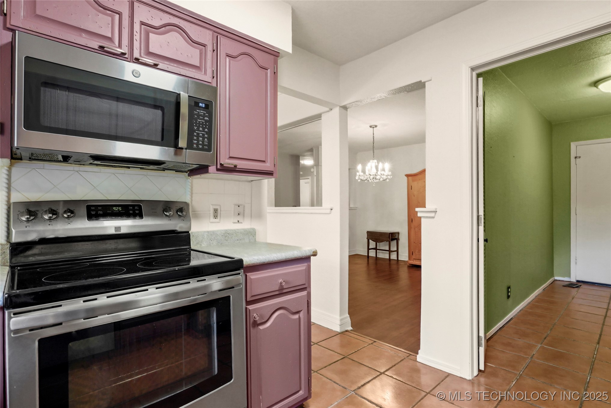 8131 S Jamestown Avenue Property Photo 12