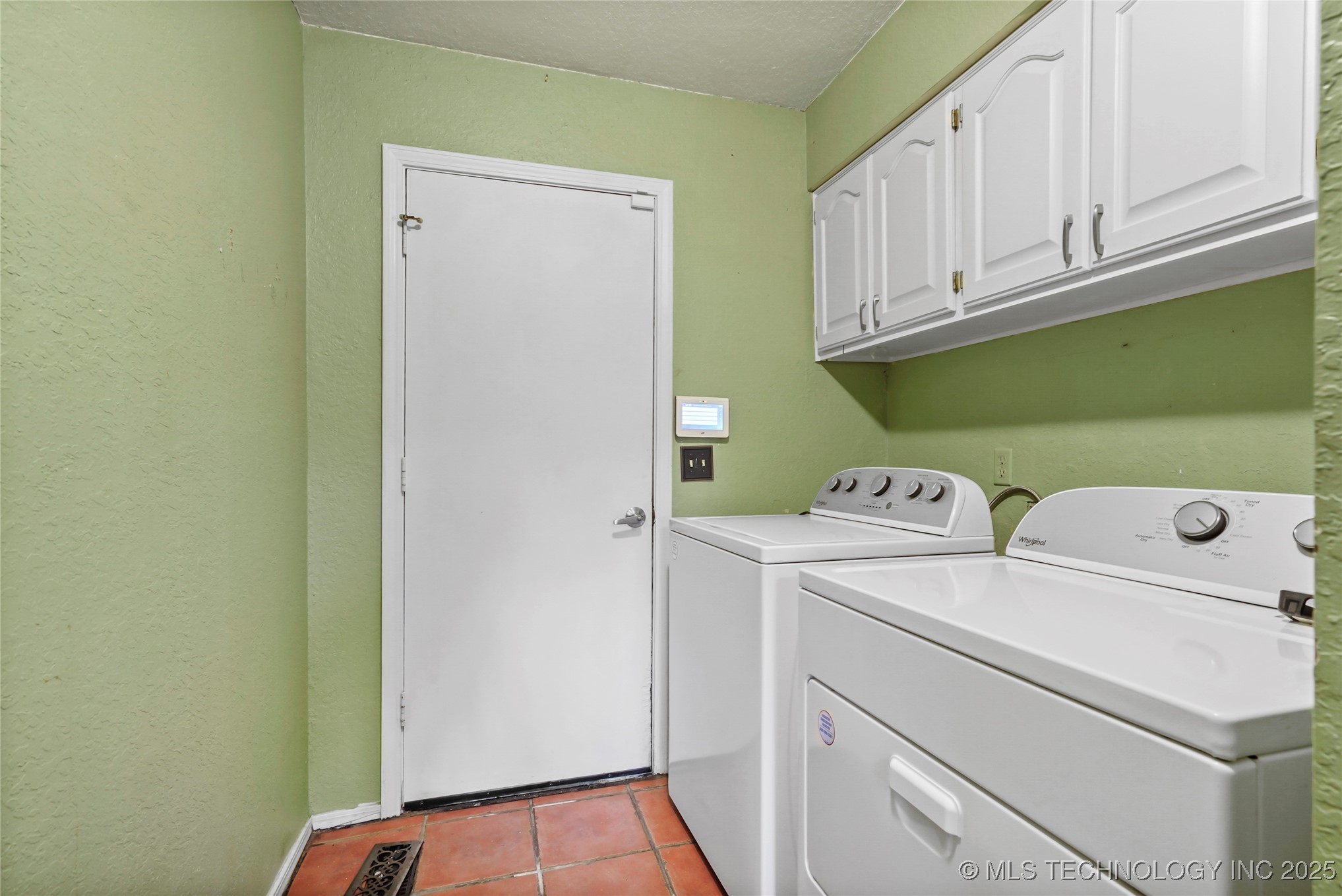 8131 S Jamestown Avenue Property Photo 13