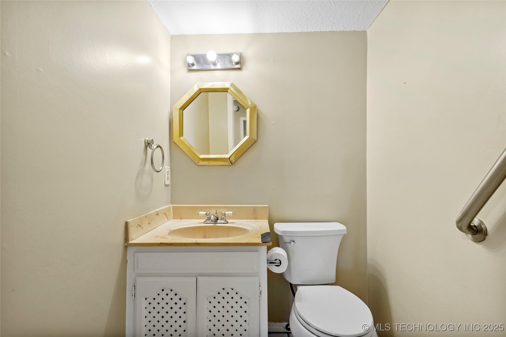 8131 S Jamestown Avenue Property Photo 17