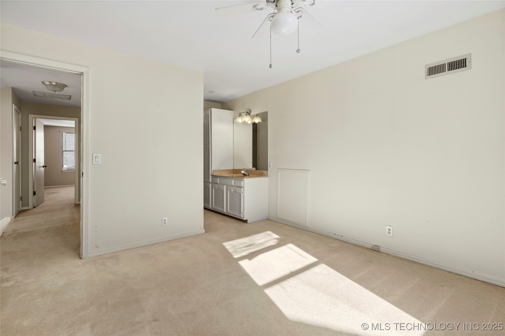 8131 S Jamestown Avenue Property Photo 19