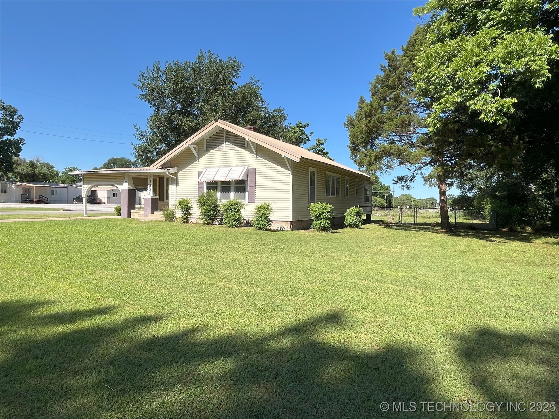 701 Nw 3rd Street Property Photo 4