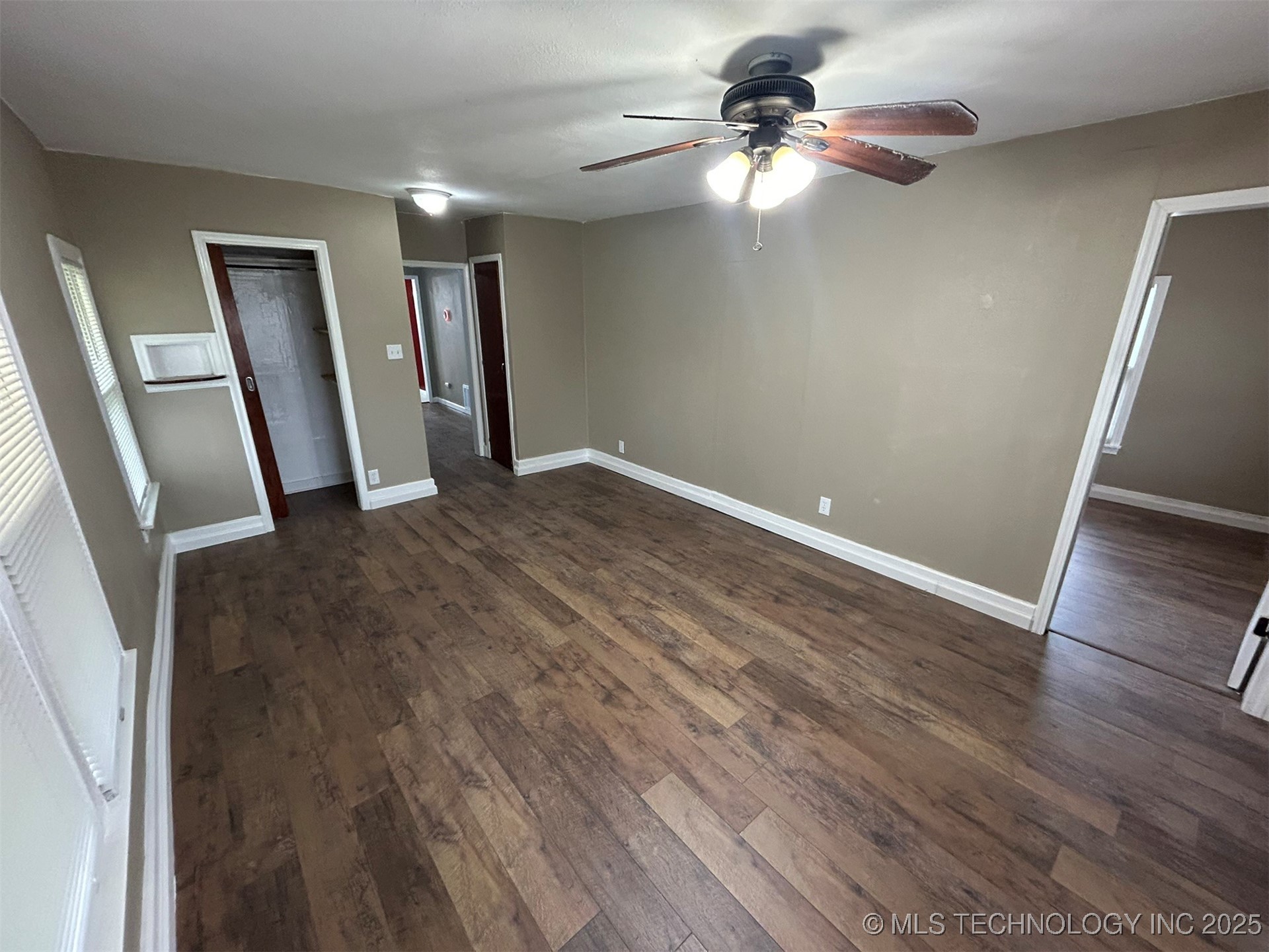 3027 W Cameron Street Property Photo 3