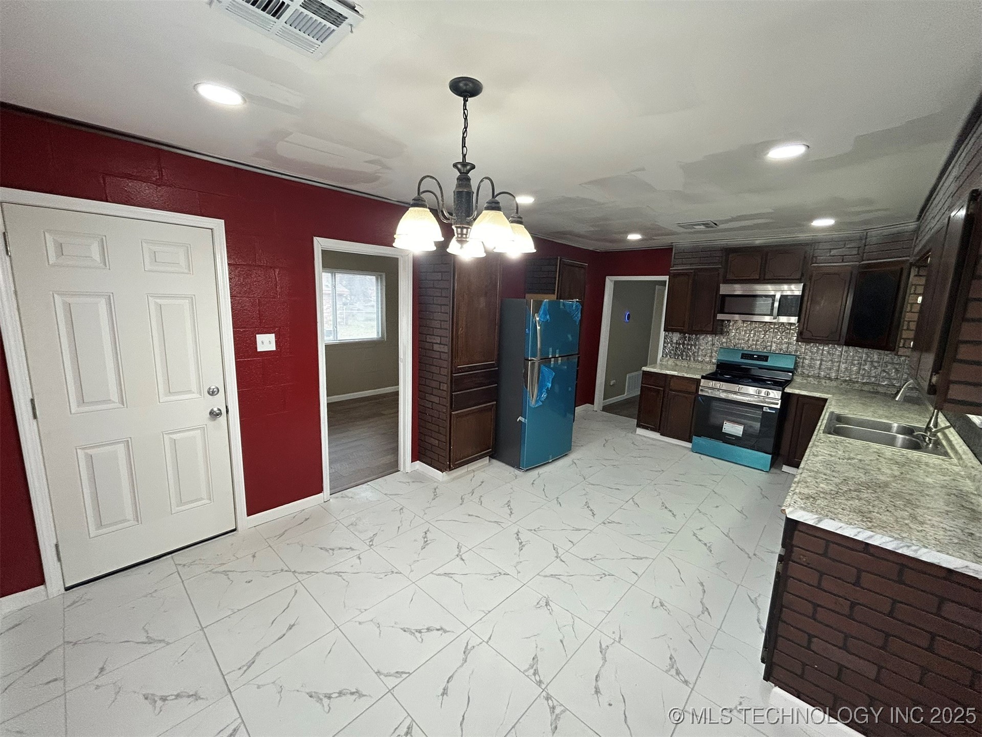 3027 W Cameron Street Property Photo 5