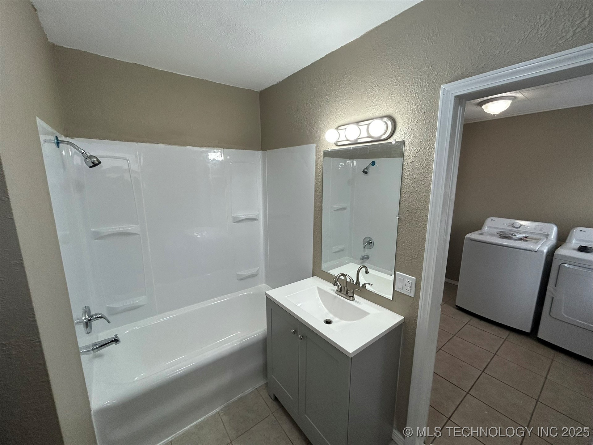 3027 W Cameron Street Property Photo 6