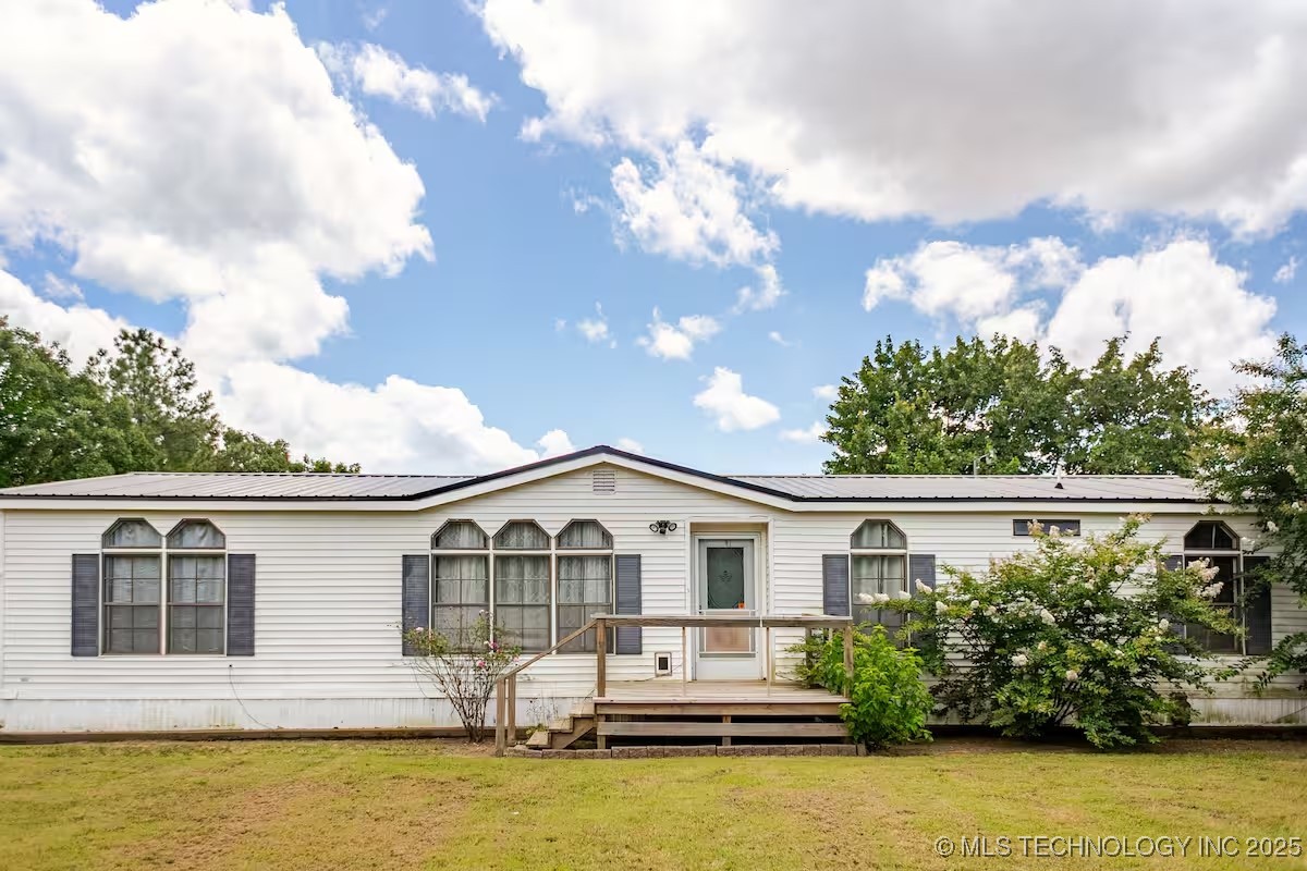 428784 E 1150 Property Photo 2