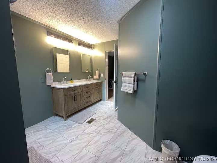 428784 E 1150 Property Photo 28