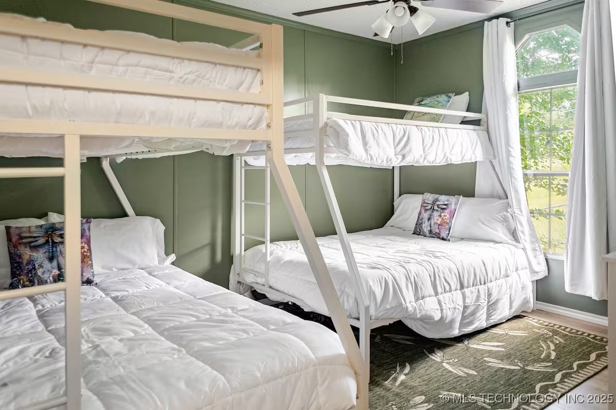 428784 E 1150 Property Photo 35