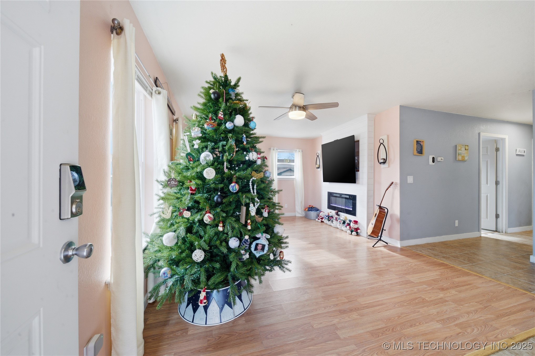 1643 S Oak Avenue Property Photo 3