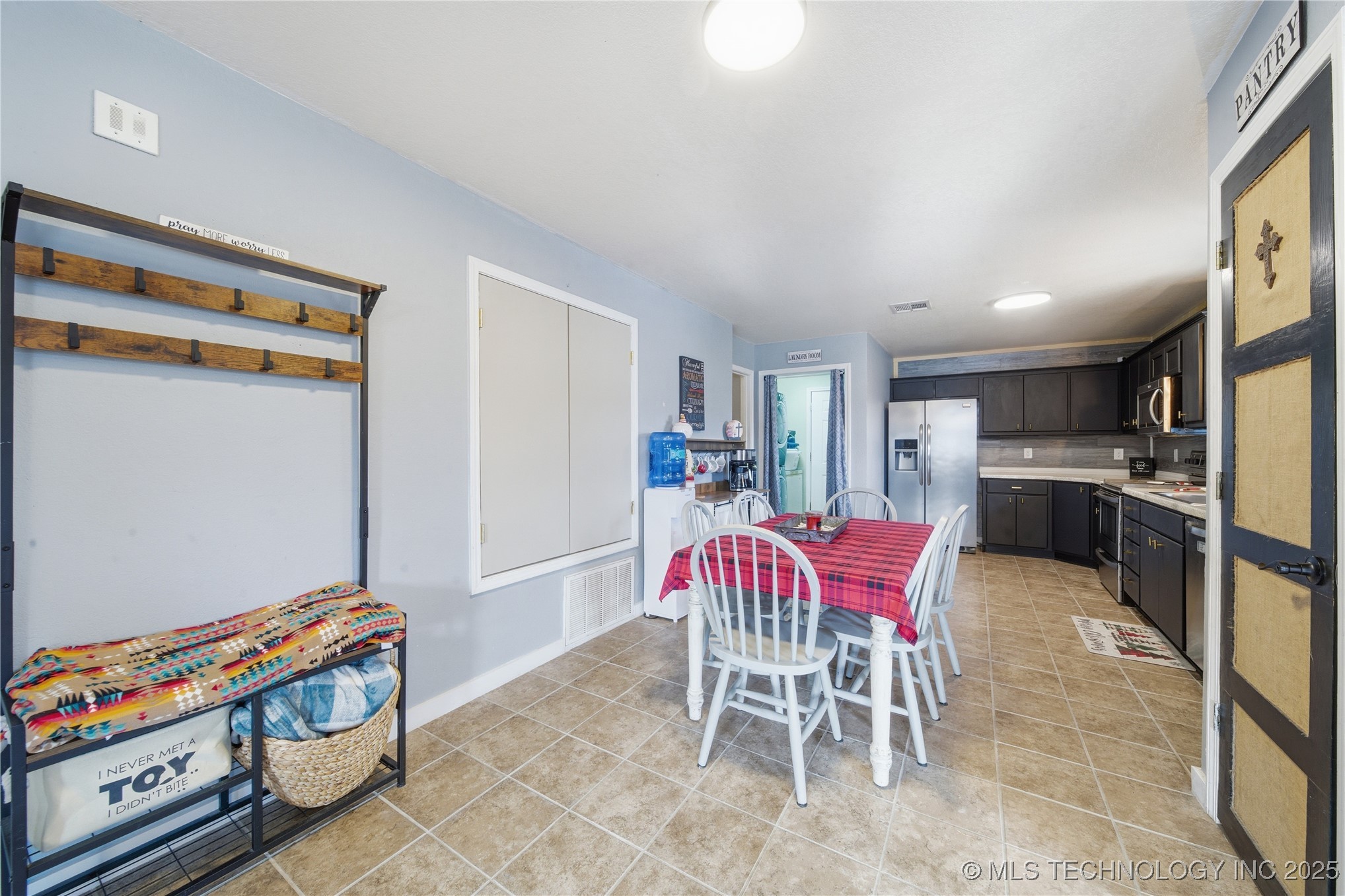 1643 S Oak Avenue Property Photo 8