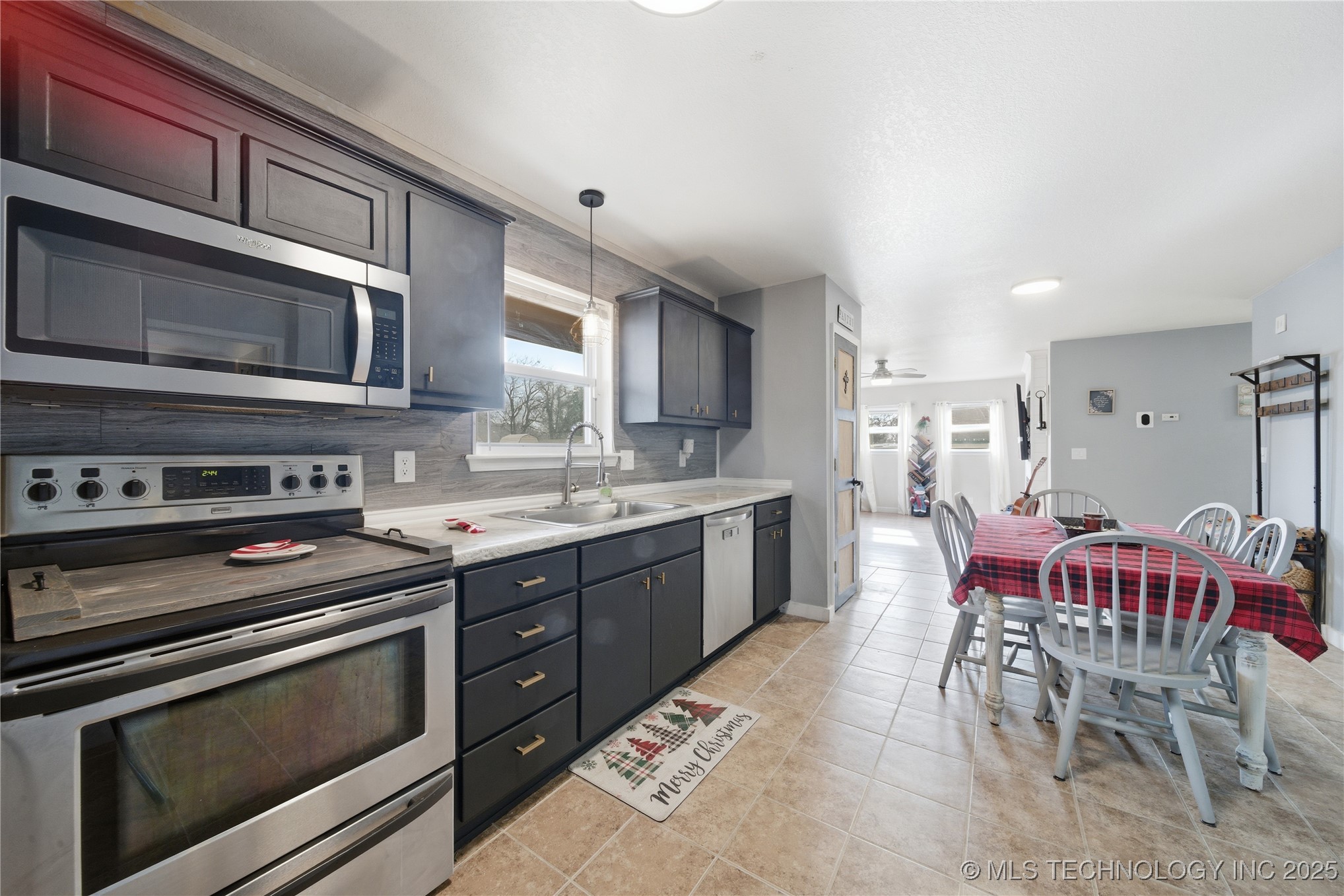 1643 S Oak Avenue Property Photo 12