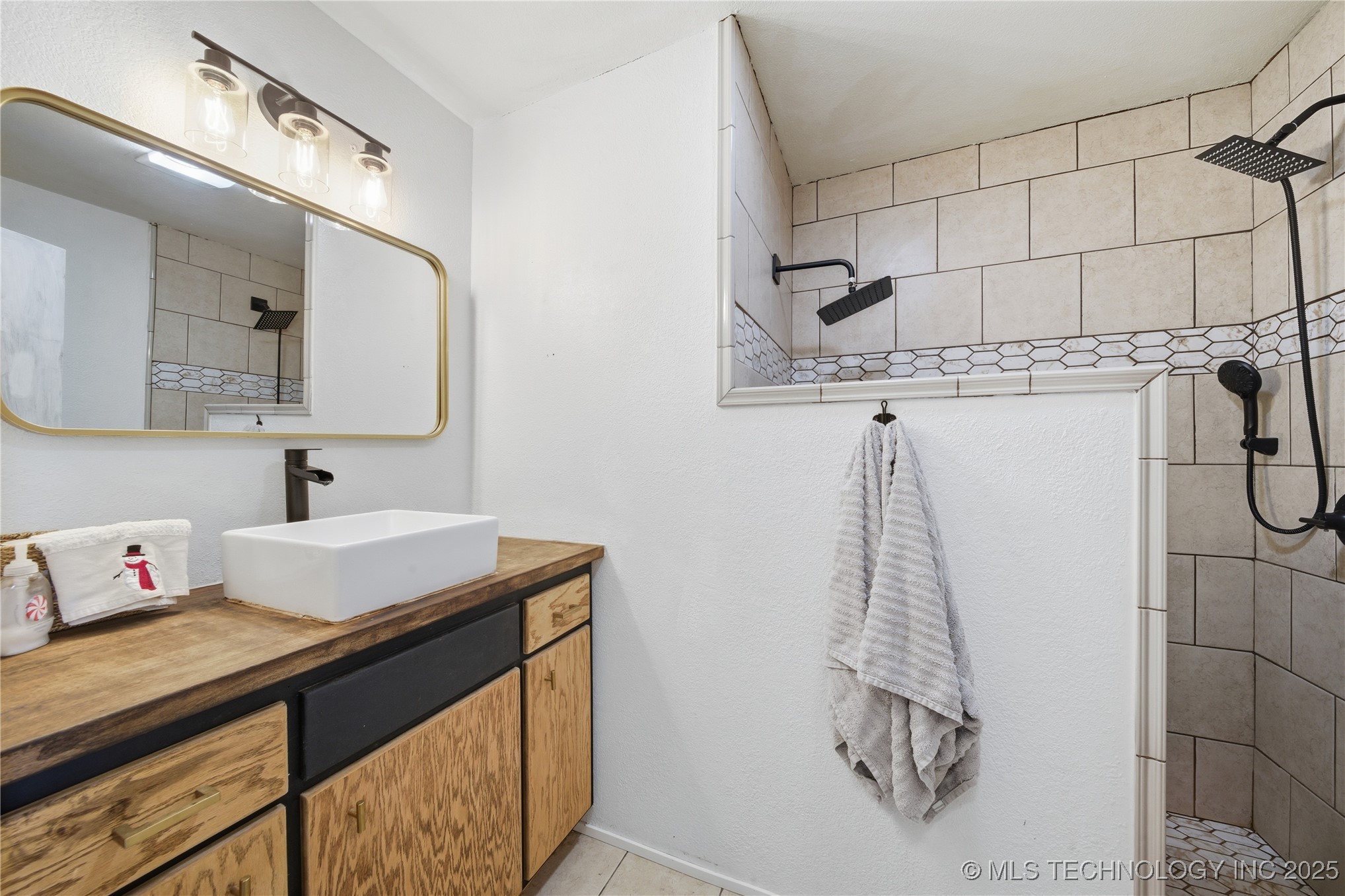 1643 S Oak Avenue Property Photo 17