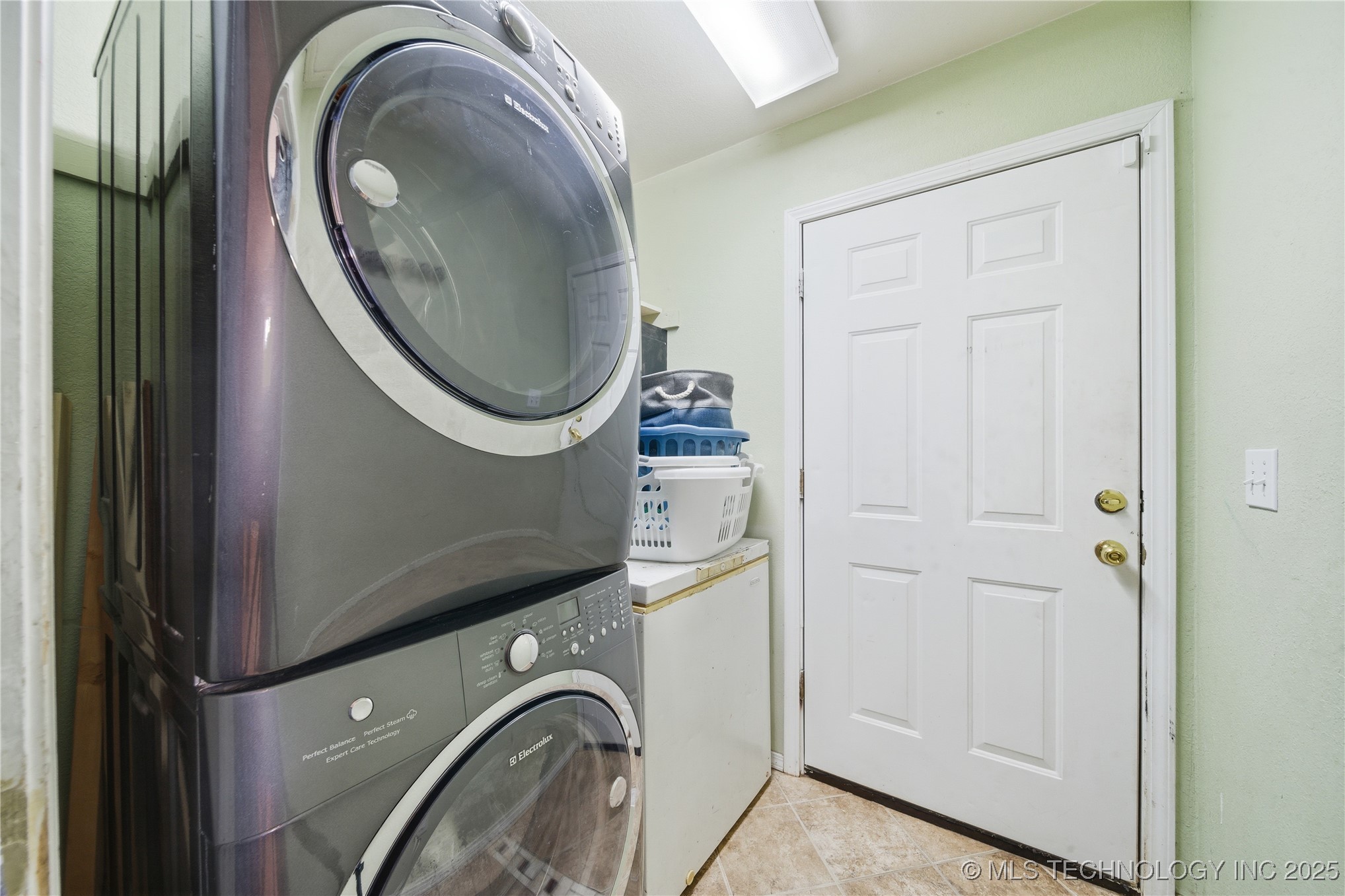 1643 S Oak Avenue Property Photo 18