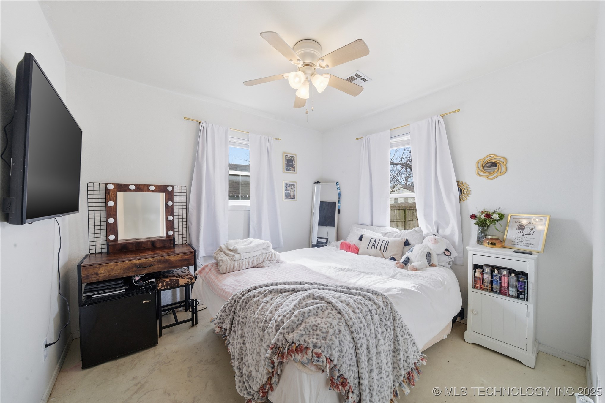 1643 S Oak Avenue Property Photo 19