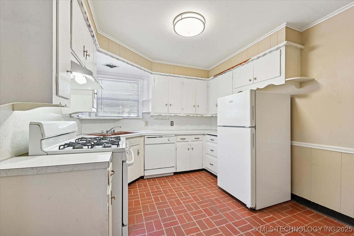 5140 S Troost Avenue Property Photo 11