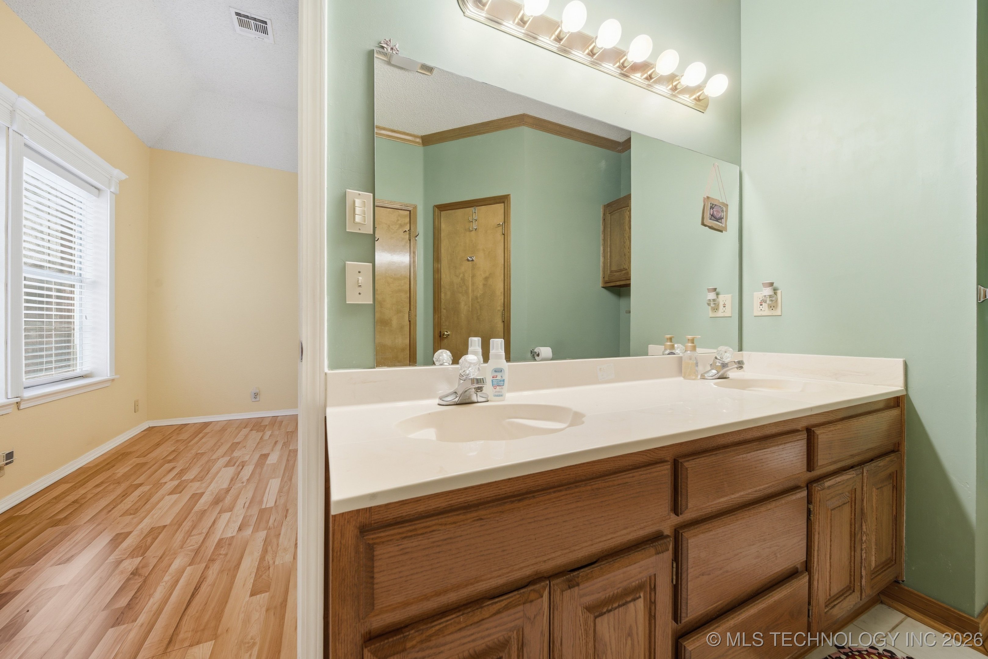 13432 E 36th Street Property Photo 16