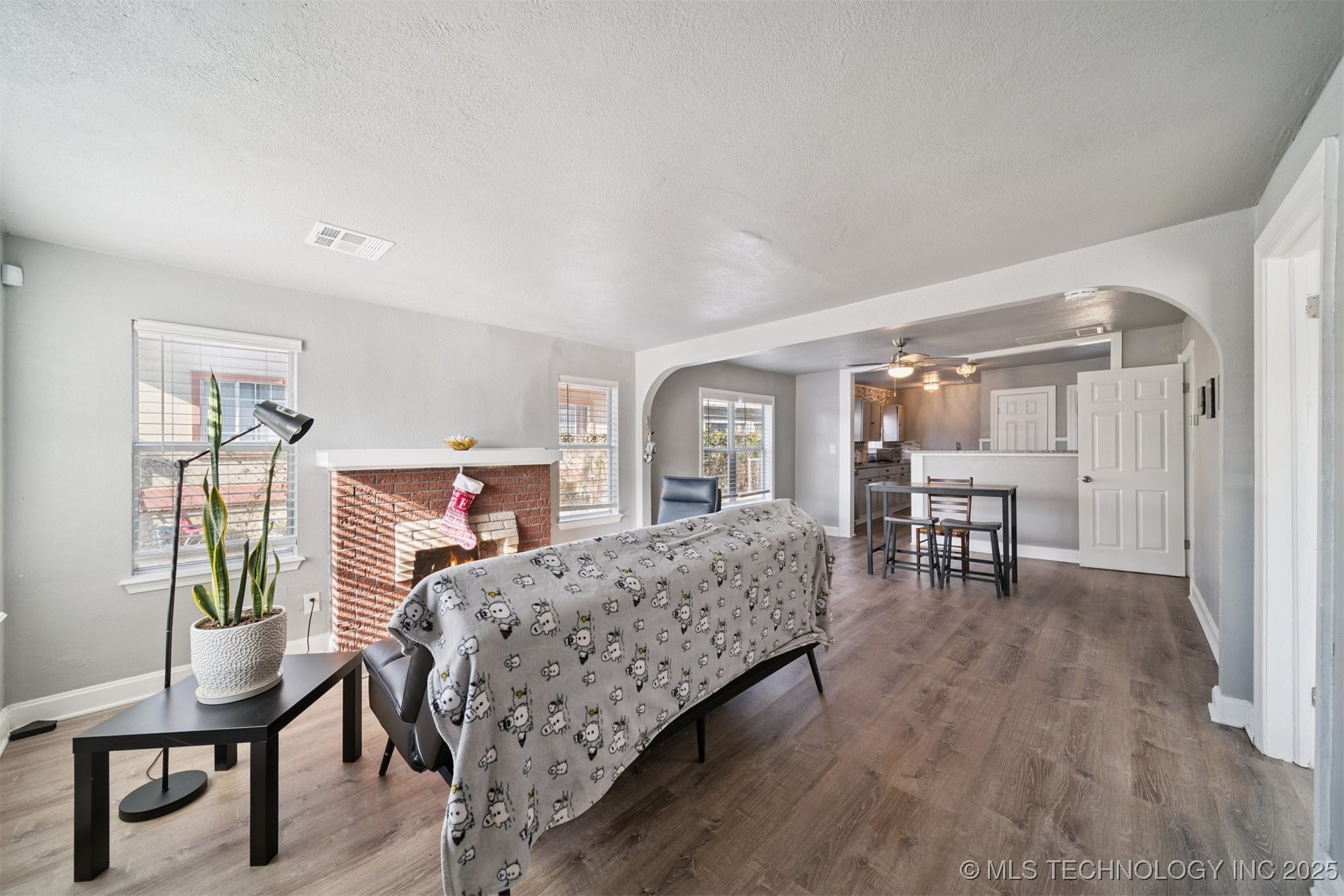 2735 E 1st Street Property Photo 2