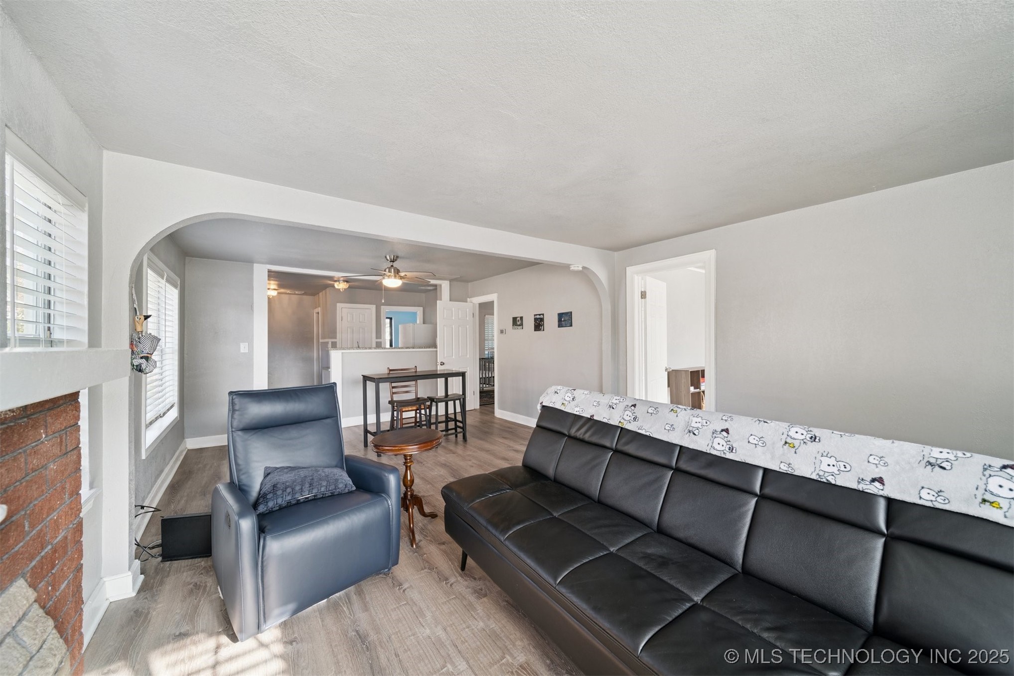 2735 E 1st Street Property Photo 3