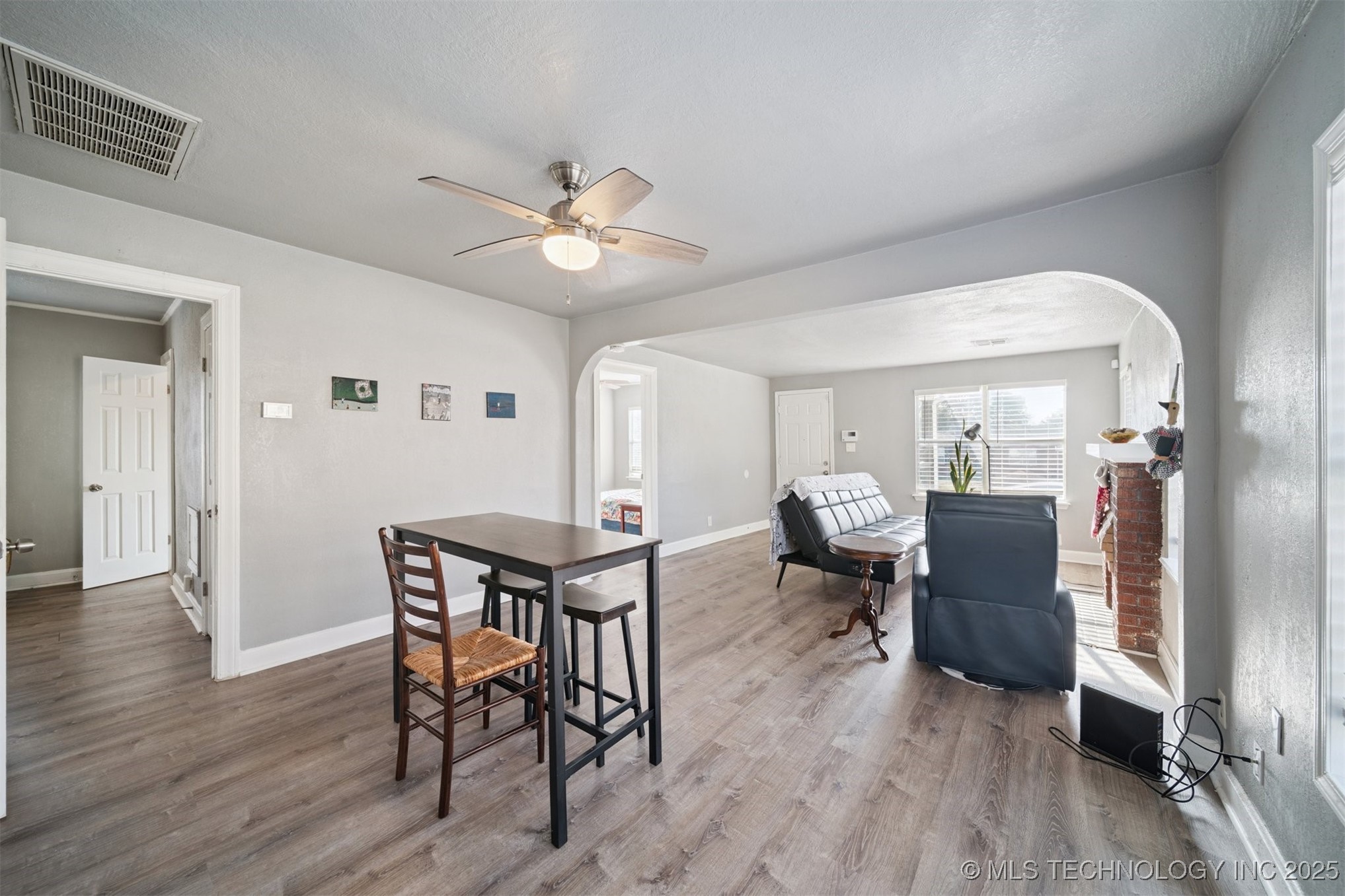 2735 E 1st Street Property Photo 4