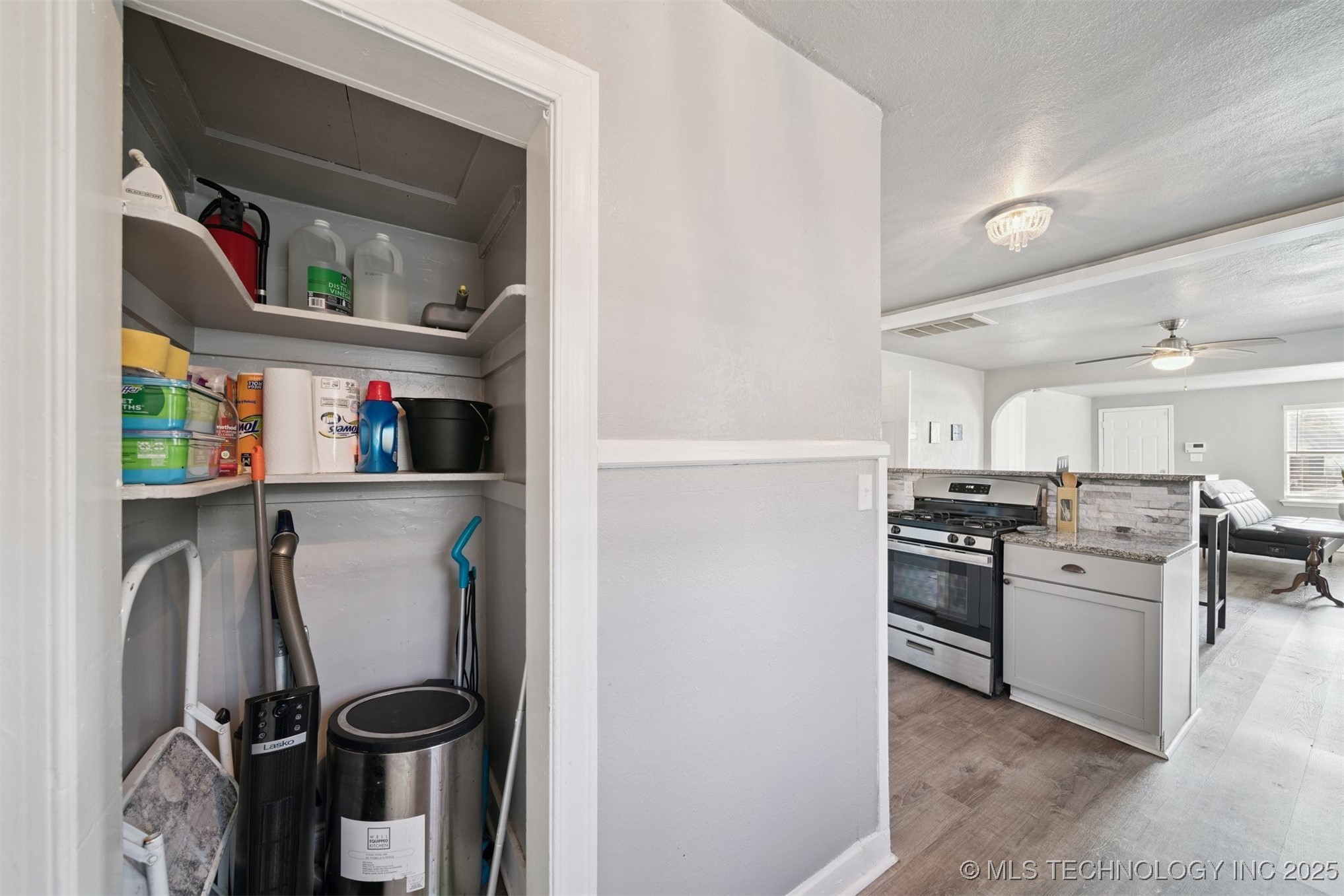 2735 E 1st Street Property Photo 6