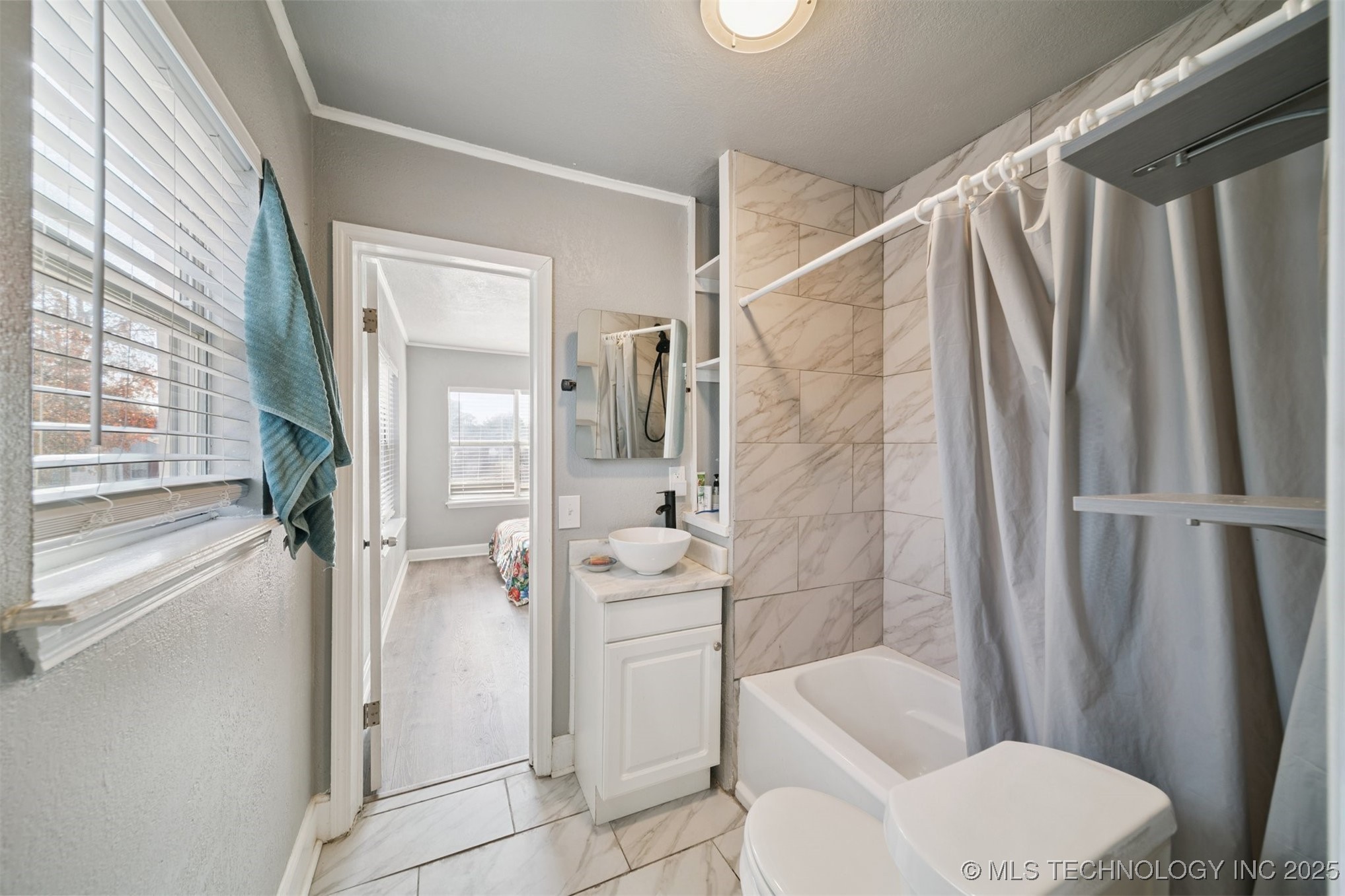 2735 E 1st Street Property Photo 11