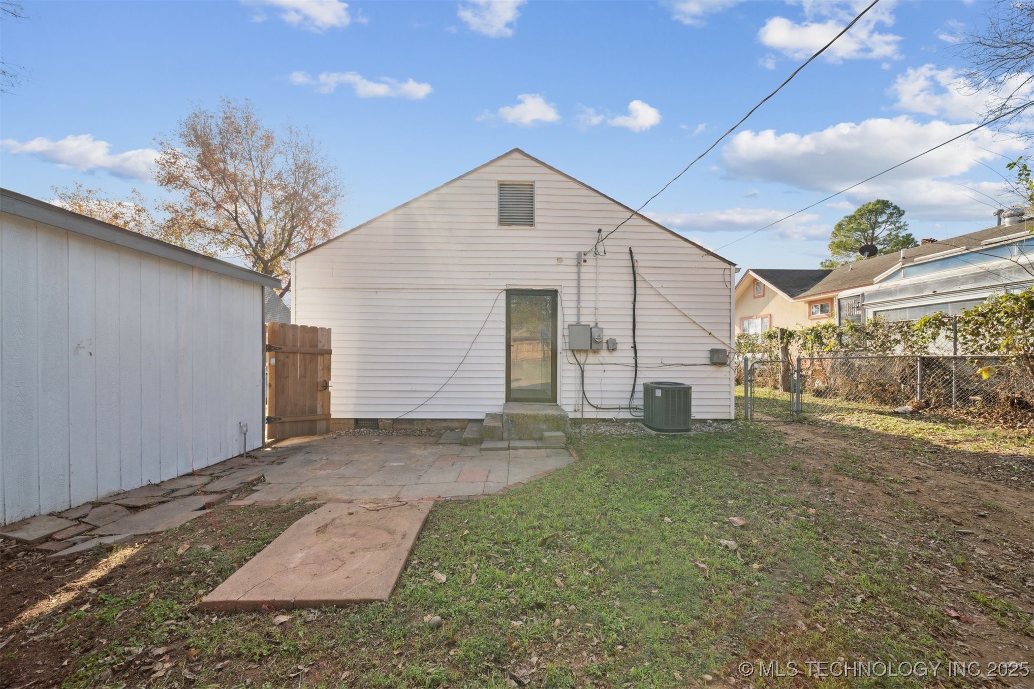 2735 E 1st Street Property Photo 13