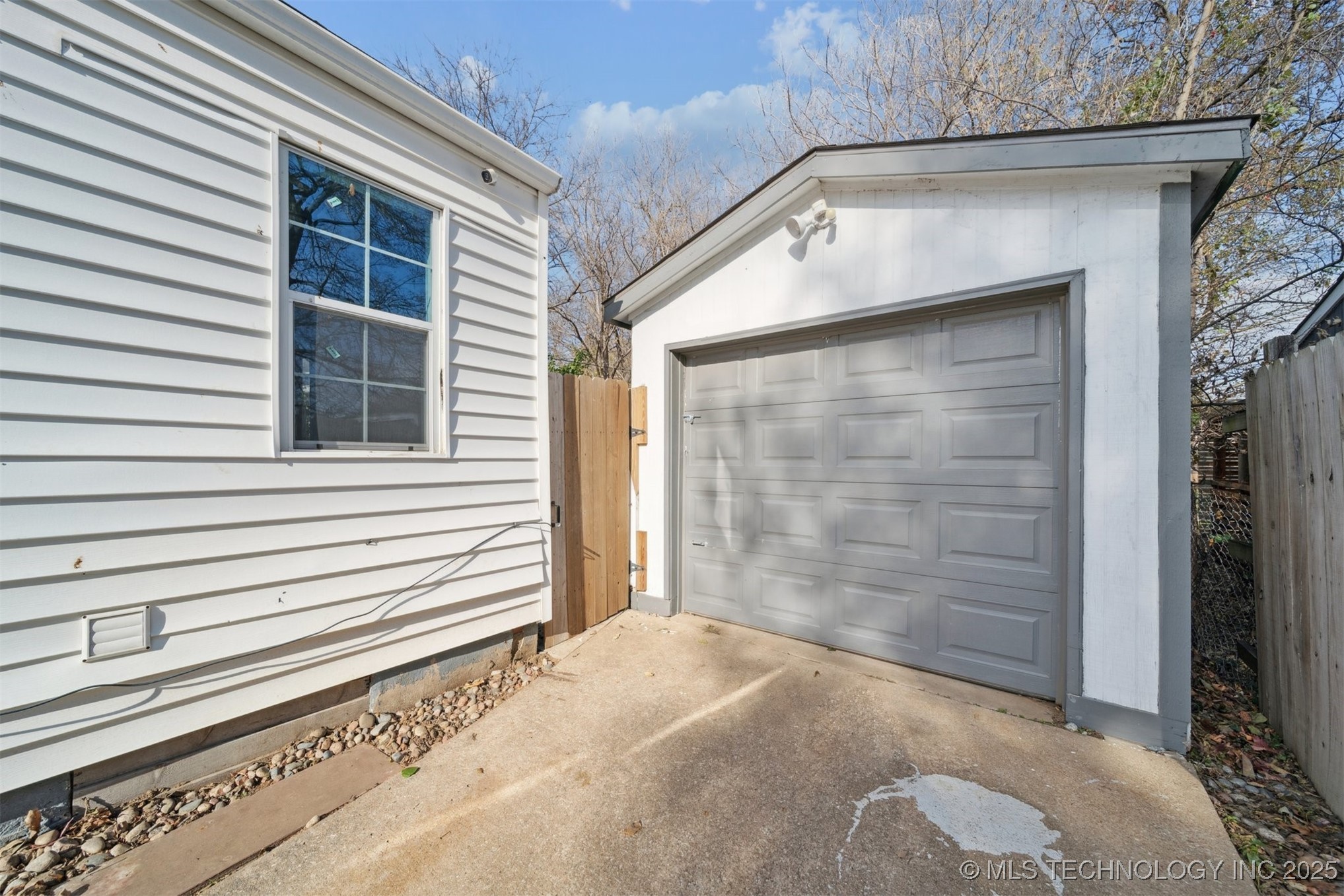 2735 E 1st Street Property Photo 14