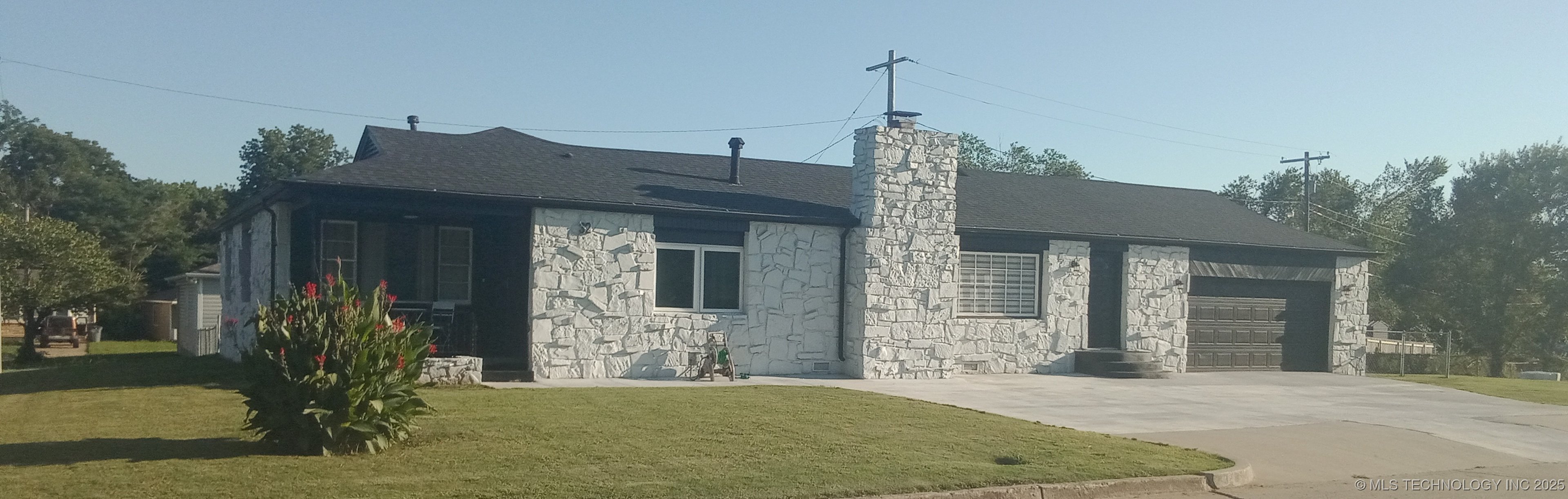 32 E 44th Place North Property Photo 1