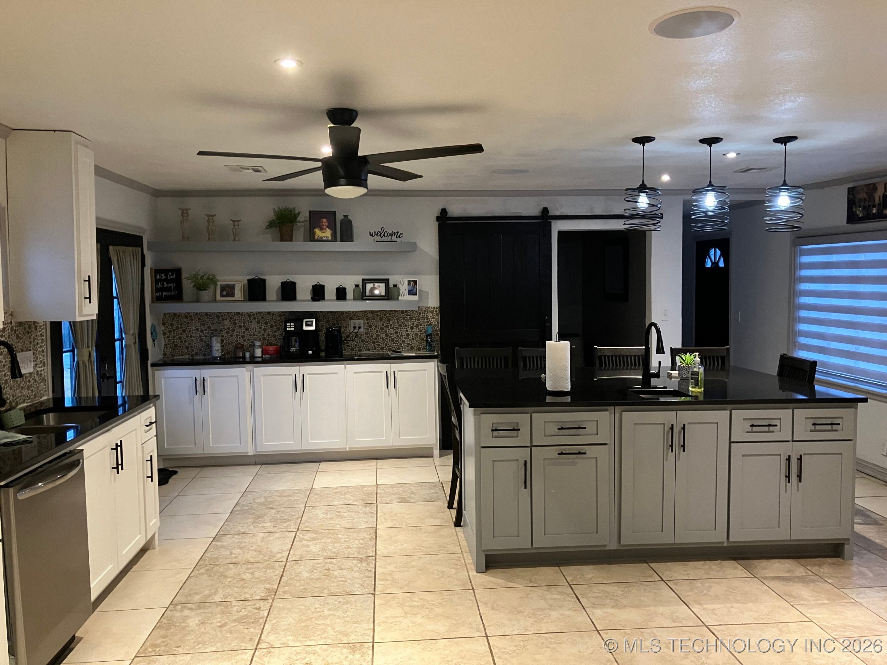 32 E 44th Place North Property Photo 3