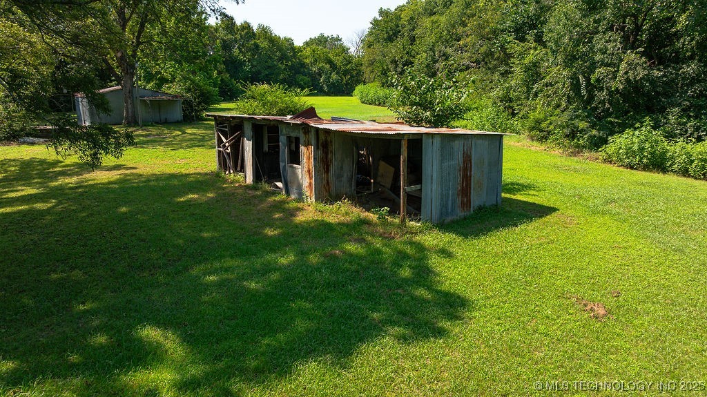 220 N Collins Property Photo 7