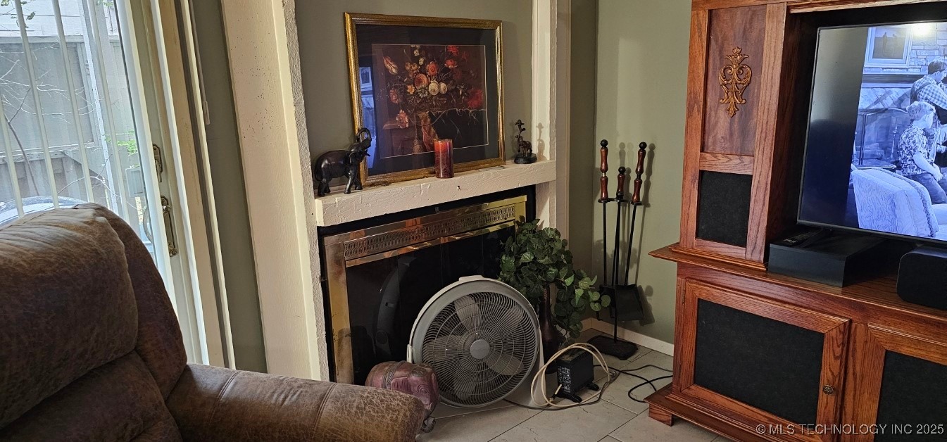 6716 S Lewis Avenue 603 Property Photo 14