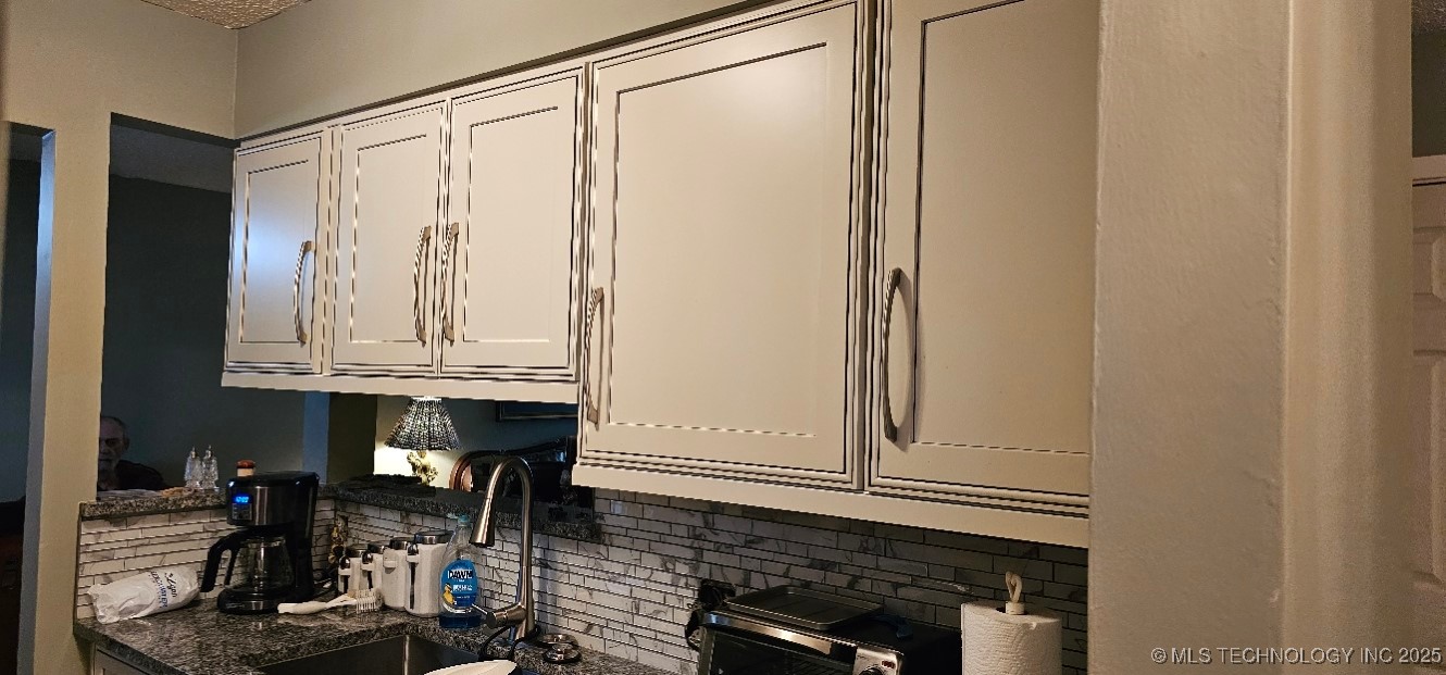 6716 S Lewis Avenue 603 Property Photo 16