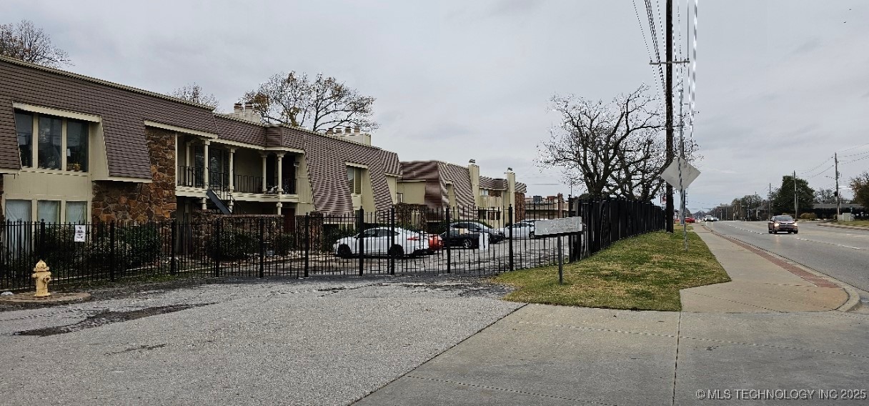 6716 S Lewis Avenue 603 Property Photo 22