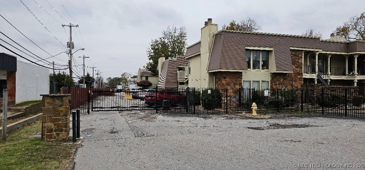 6716 S Lewis Avenue 603 Property Photo 23