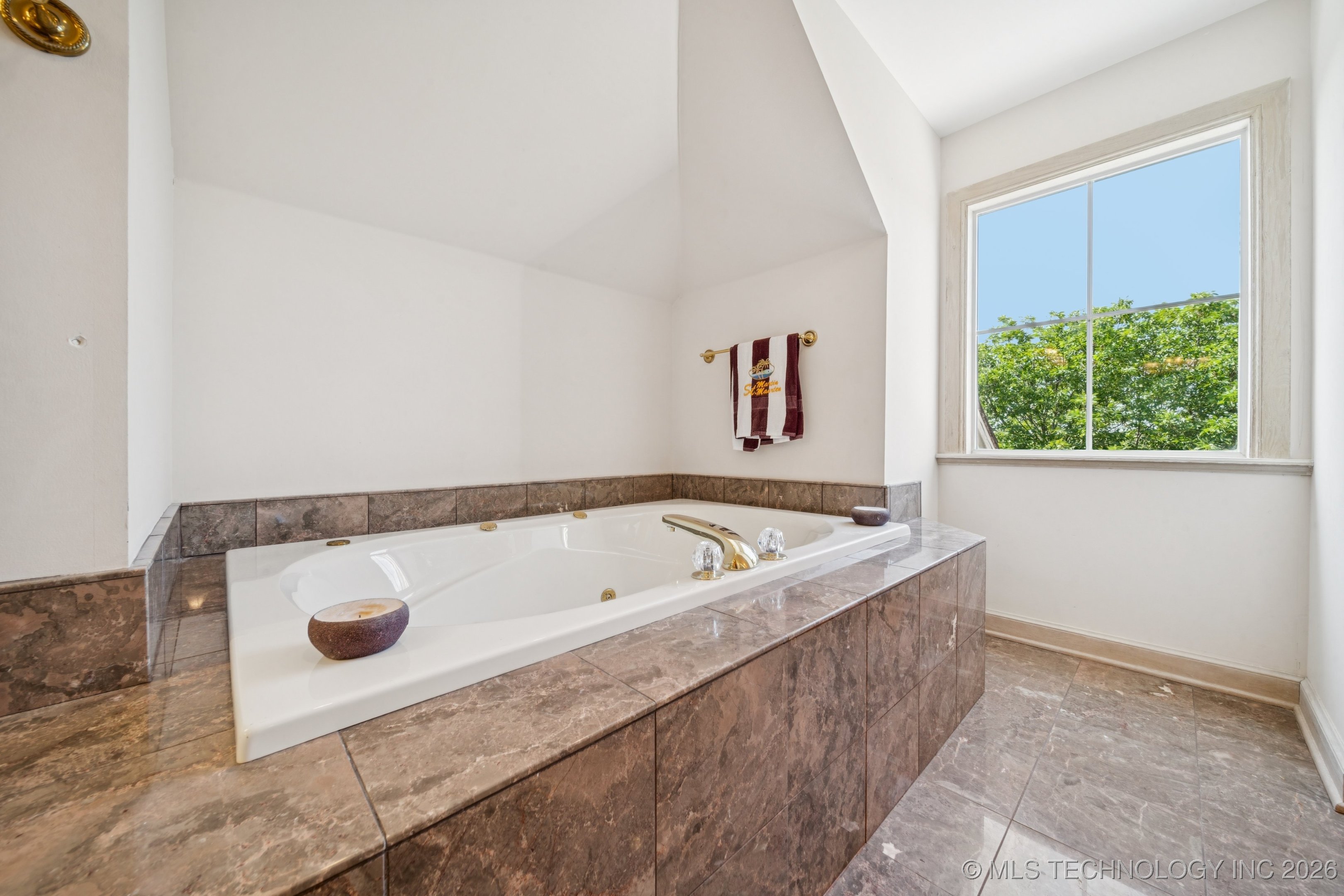 238 Keypoint Drive Property Photo 39