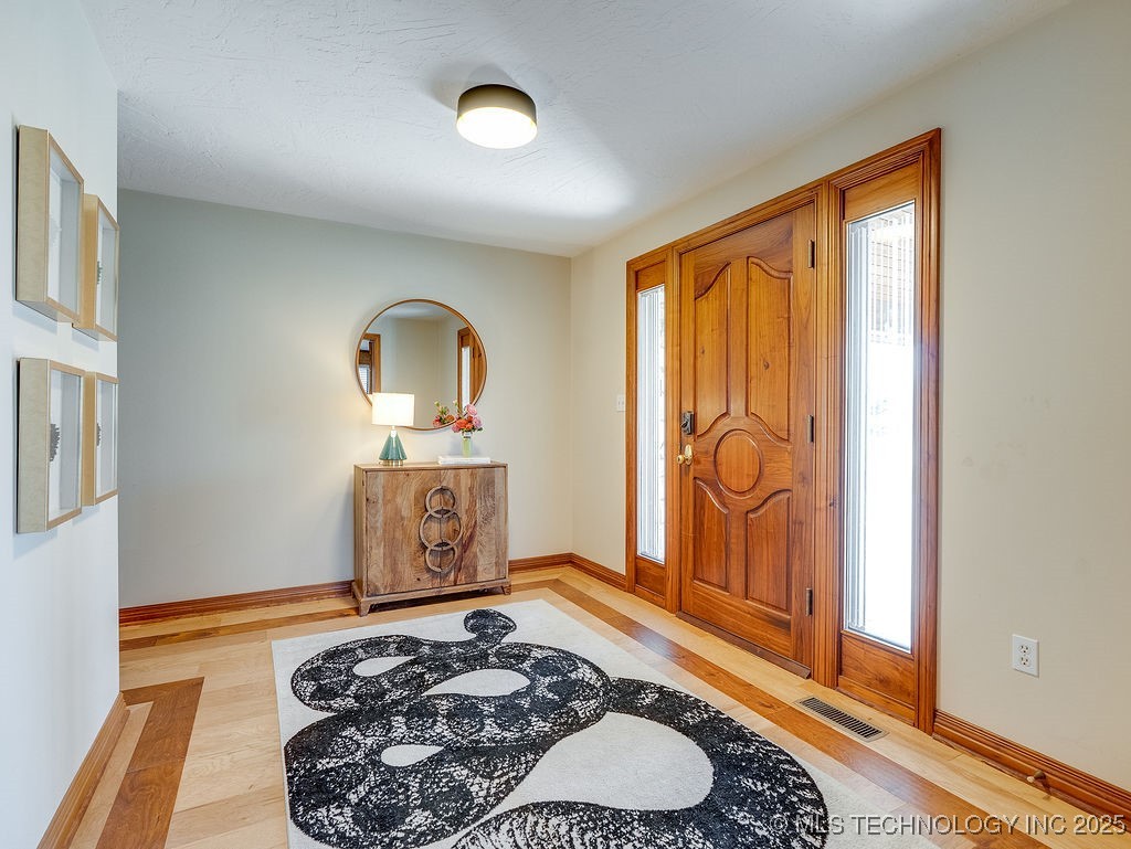 100 E Kings Property Photo 5