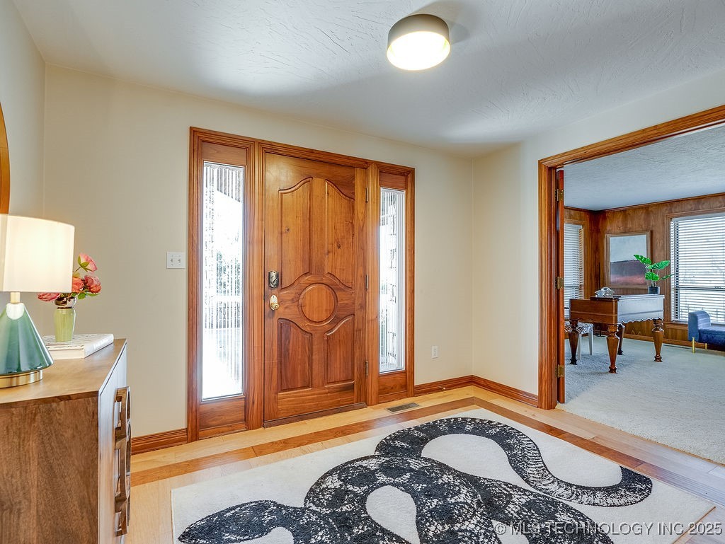 100 E Kings Property Photo 6