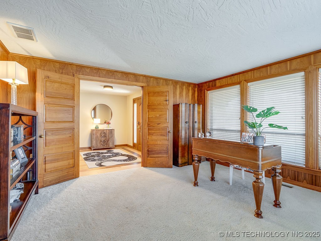 100 E Kings Property Photo 7