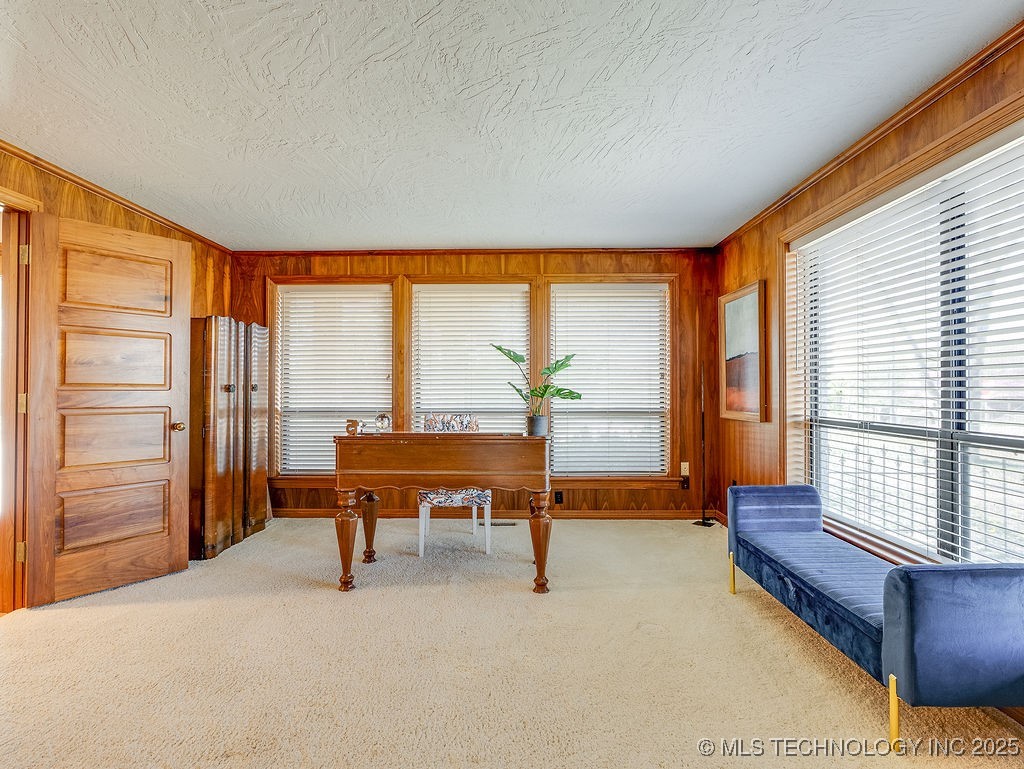 100 E Kings Property Photo 8