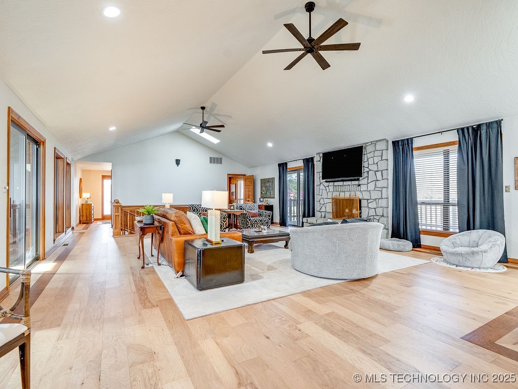 100 E Kings Property Photo 13