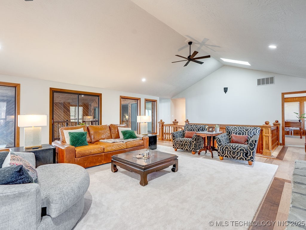 100 E Kings Property Photo 14