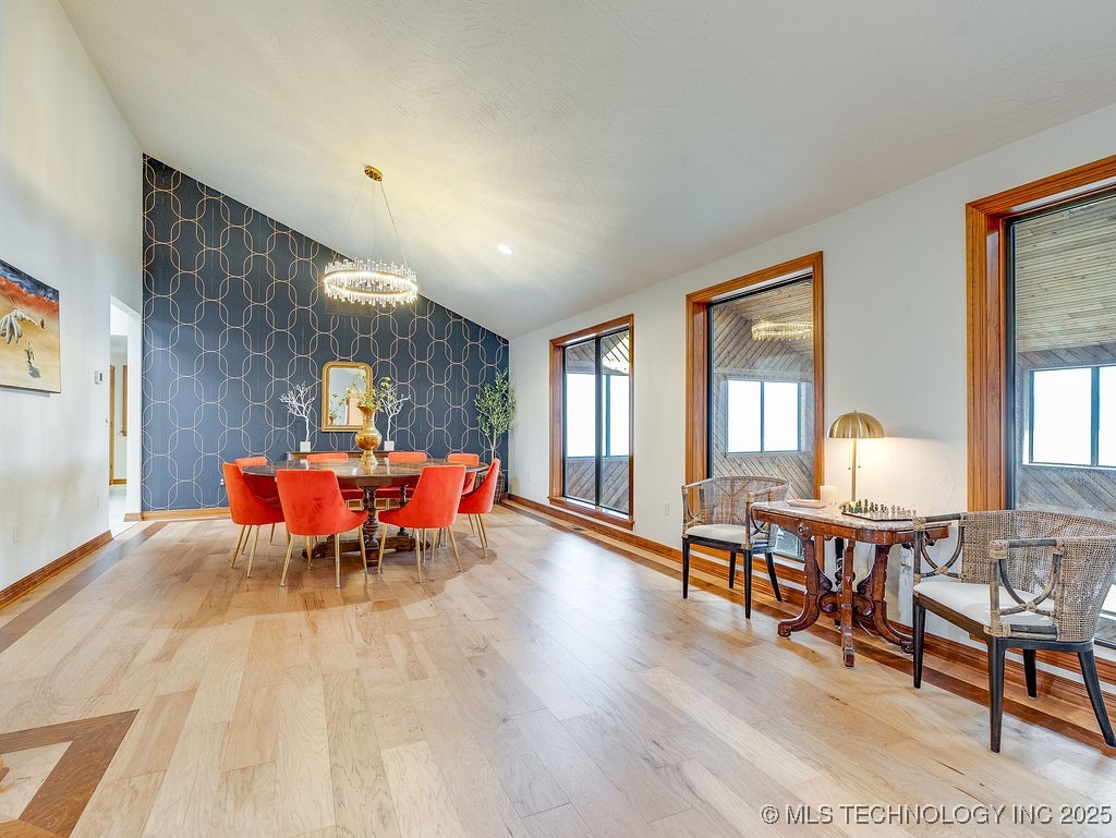 100 E Kings Property Photo 16