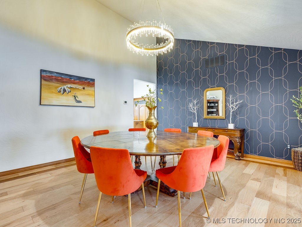 100 E Kings Property Photo 17