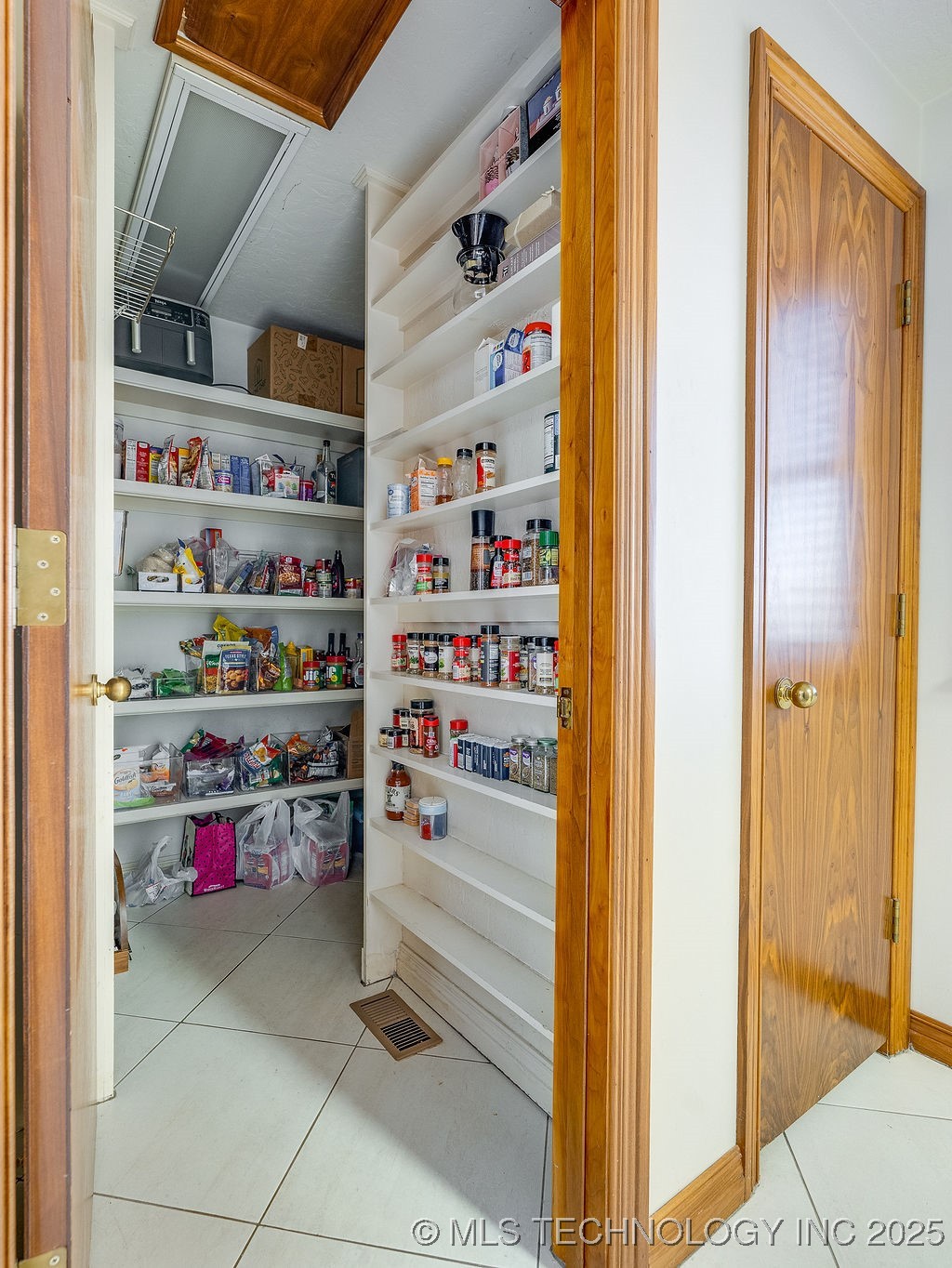 100 E Kings Property Photo 27