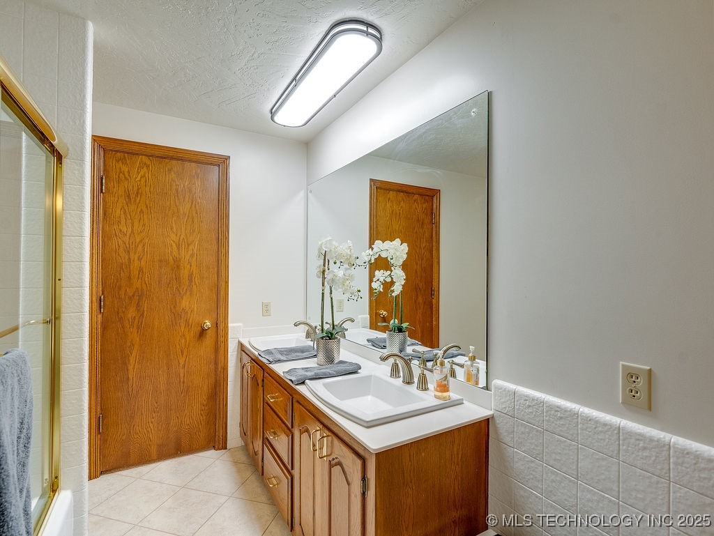 100 E Kings Property Photo 55