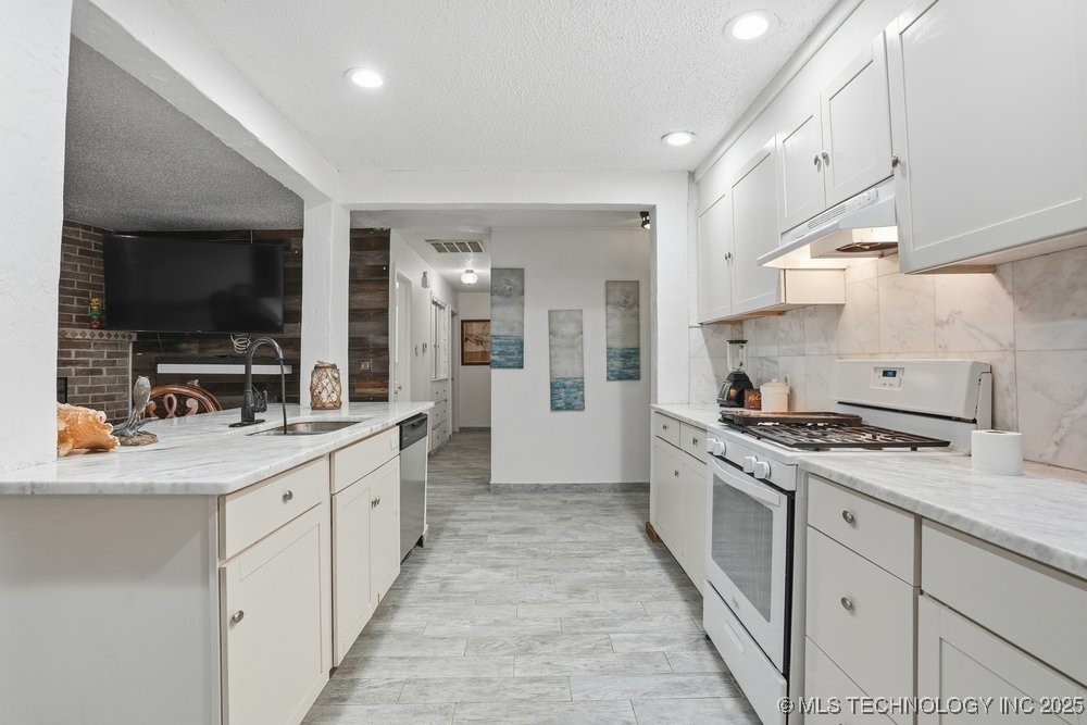 3305 S Ash Place Property Photo 8