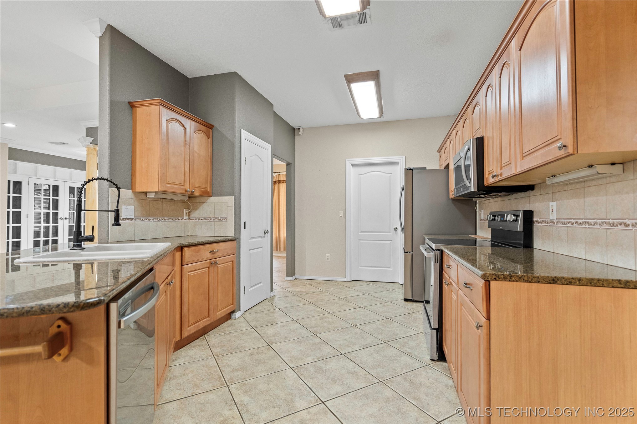 1717 Red Oak Street Property Photo 8