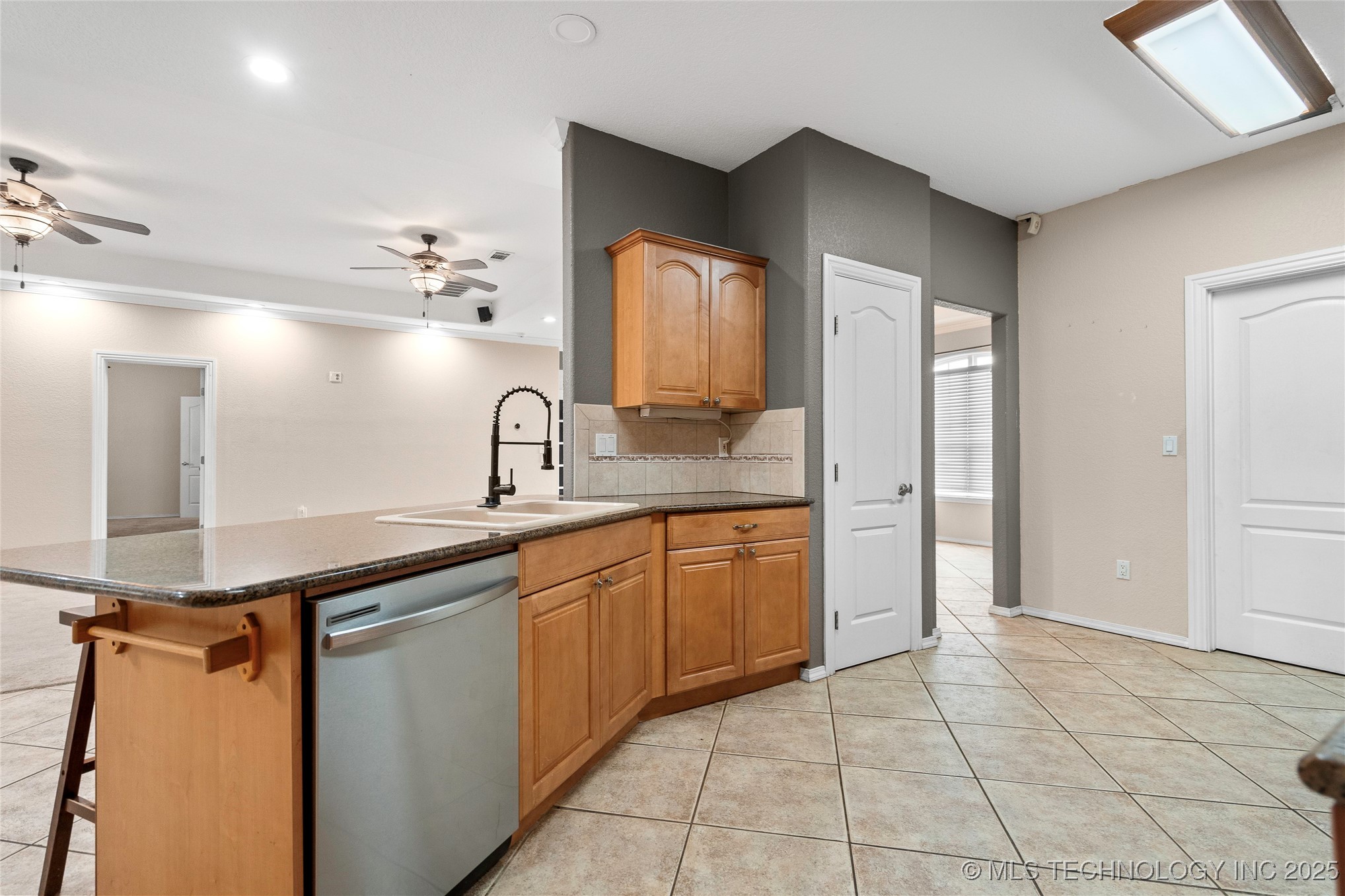 1717 Red Oak Street Property Photo 9